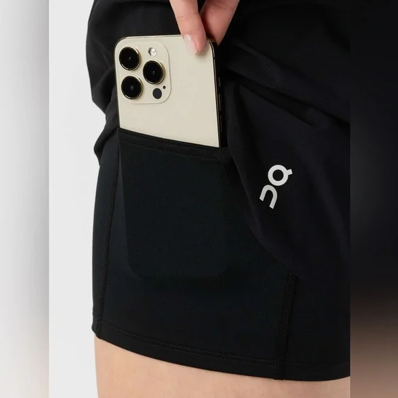 ON Women's Core Court Short sporty 2-in-1 short Size X-Large - Picture 4 of 8